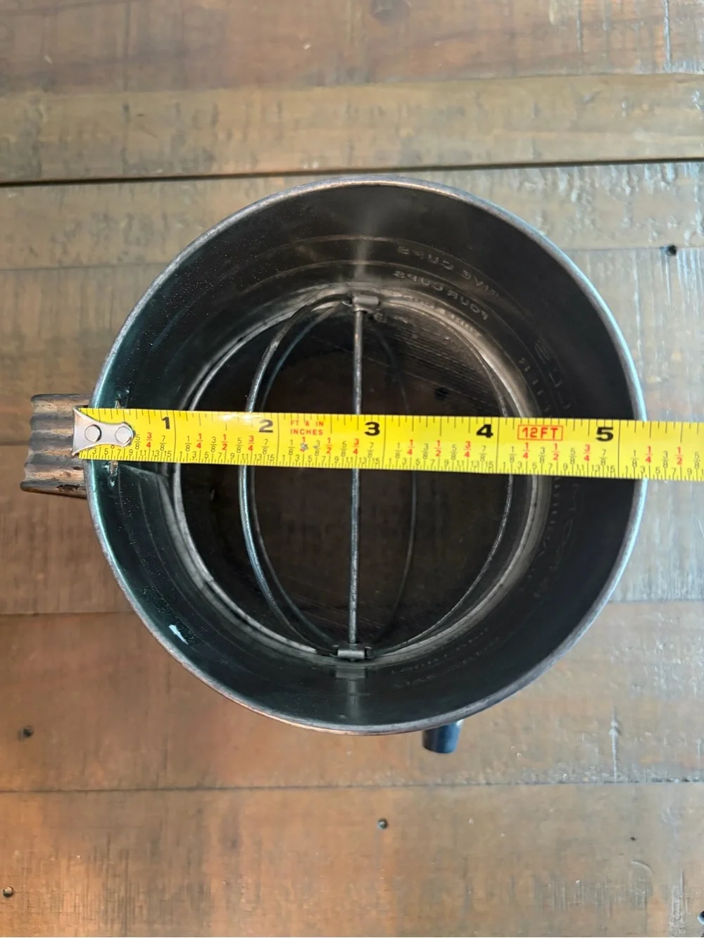 Vintage 1979 Bromwells 5 Cup Measuring Flour Sifter Tin Retro Kitchen Decor USA